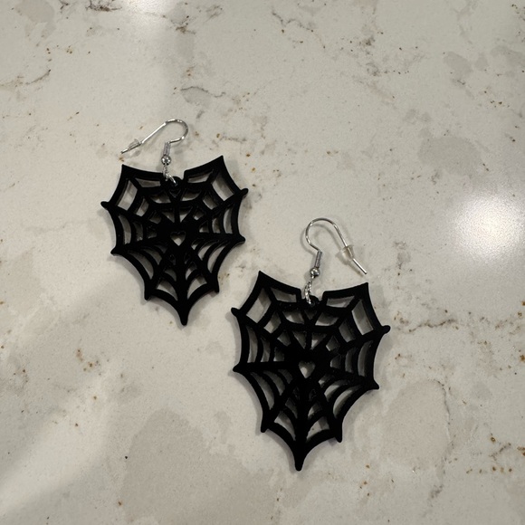 Black Spooky Halloween Spider Web Earrings - Picture 1 of 2